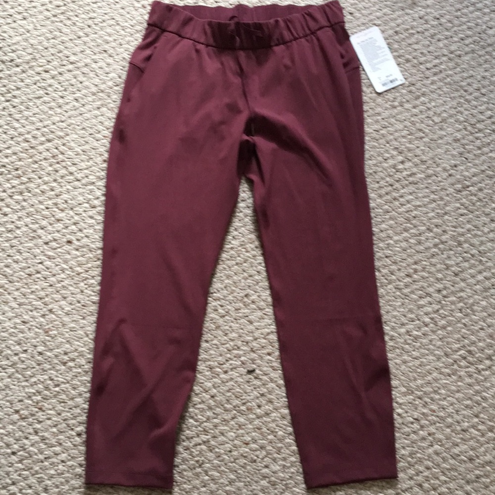 NWT Lululemon On the Fly Pant - redwood size 8